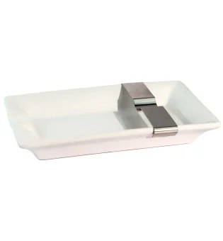 Posacenere per sigari in ceramica bianca con poggia sigari e un poggia sigari flessibile in metallo